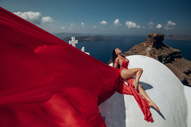 1-Hour Private Santorini Flying Dress Photoshoot - Choosing 70 Plus Flying Dresses, Including Glitter and Cloud Options