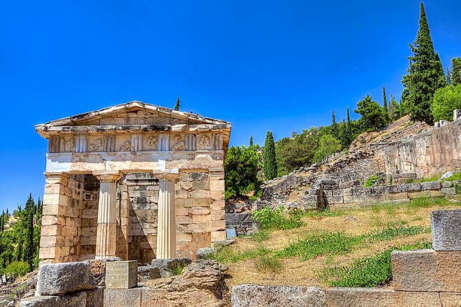 2-Day Delphi and Meteora Tour from Athens - Meteora morning: two Byzantine monasteries on rock tops