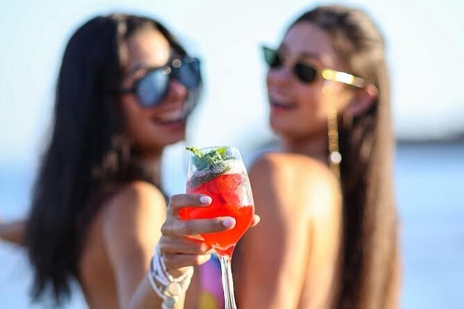 4 Hour Day Party at Beach Clubs in Mykonos - Timing, Dress Code, and the Beach Chair Reality Check
