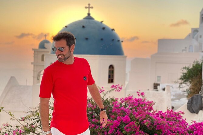 4 hrs PRIVATE island tour and photos, Oia and Blue domes - Oia and the twin blue domes: photo time with better positioning