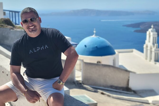 4 hrs PRIVATE island tour and photos, Oia and Blue domes - Pyrgos: the watchtower village and local-feeling streets