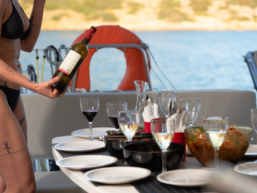 Agios Nikolaos: Spinalonga AM Catamaran Cruise with Lunch - On-board comfort: drinks, Wi-Fi, toilets, and the “everyone fits” setup