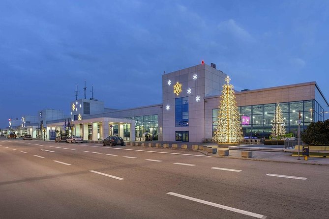 Airport Pickup Services - Driver Advice on the Way In: What You Can Expect Beyond the Drive
