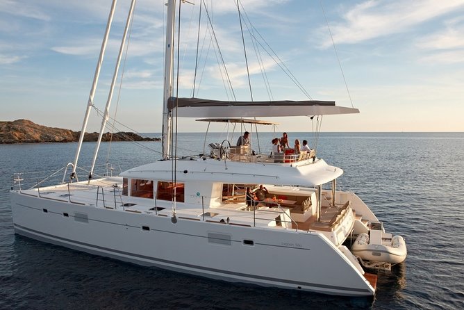 ALL-INCLUSIVE: Santorini Caldera Cruise with Greek Meal & Drinks - Sailing the caldera rims: lighthouse views and cliff-top Oia energy from the water