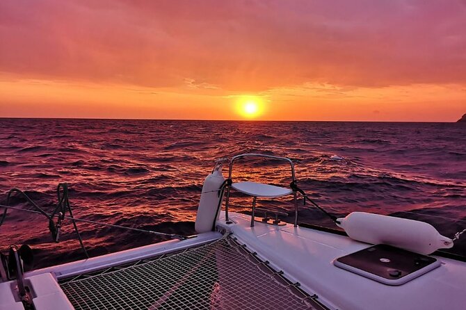 ALL-INCLUSIVE: Santorini Caldera Cruise with Greek Meal & Drinks - The Amoudi sunset finish: a calm end to the caldera loop
