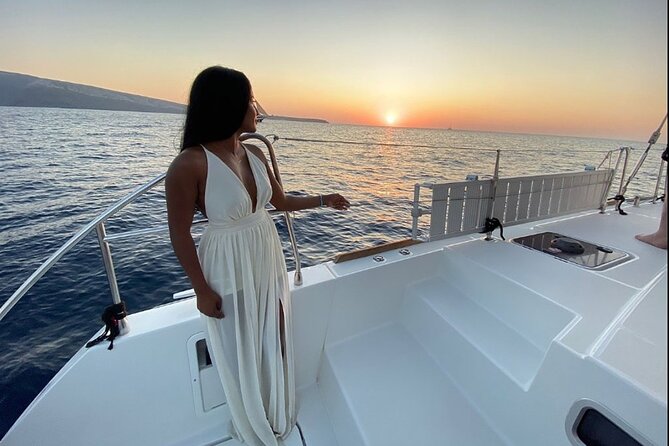 ALL-INCLUSIVE: Santorini Caldera Cruise with Greek Meal & Drinks - Who should book this Santorini catamaran