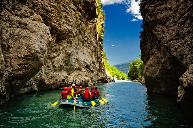 Arachthos white water river Rafting: Plaka's Bridge- Tzari - Gear, suits, and the safety style that keeps you calm