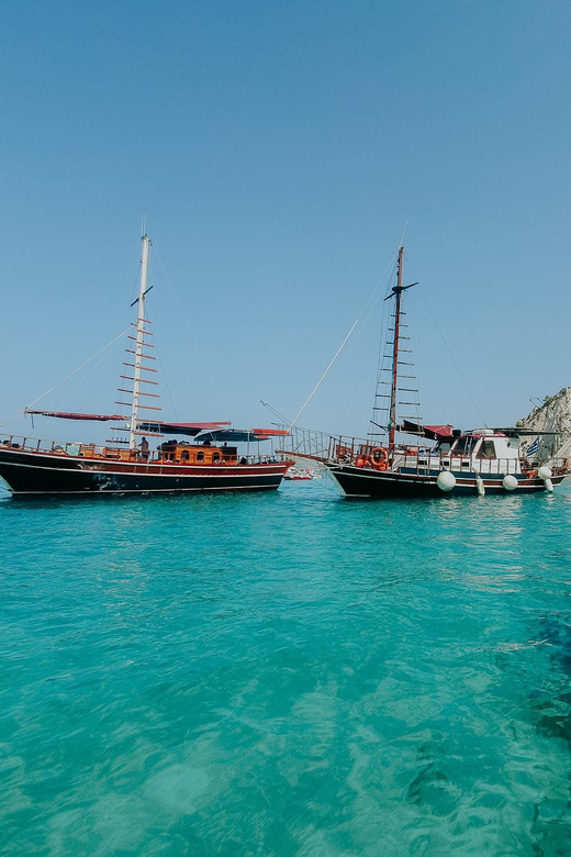 Argostoli: Full-Day Boat Trip with Lunch & Wine - Vardiani Islands: the moussaka moment and why this stop is built for food and fun
