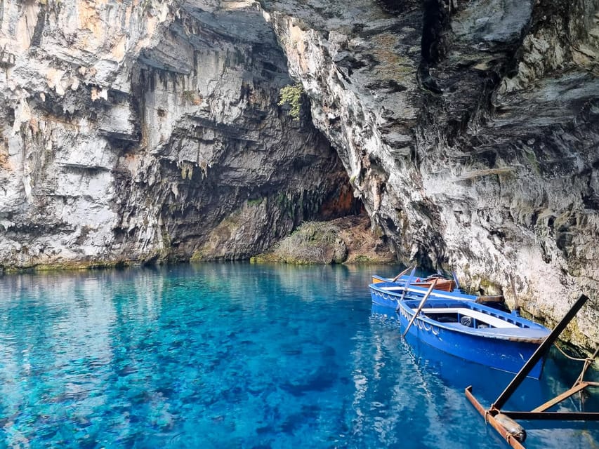 Argostoli: Melissani & Drogarati Cave Tour with Wine Tasting - Myrtos Beach Viewpoint: a short pause for one big photo