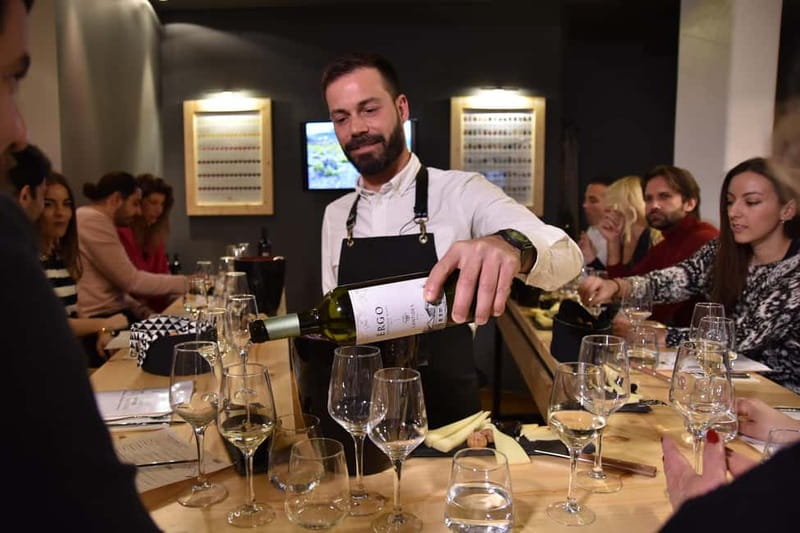 Athens: Acropolis Wine Tasting with Cheese and Olives - Learning the Tasting Steps: How to Recognize Quality Greek Wine