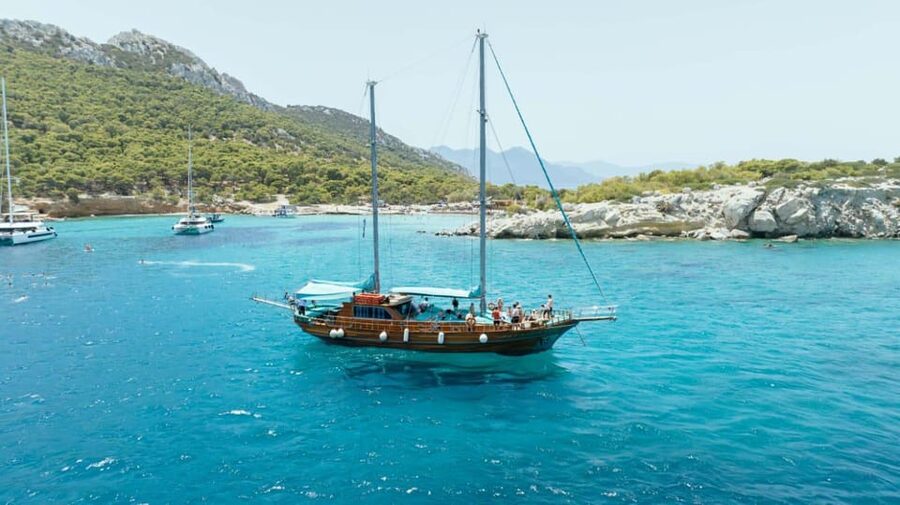 Athens: Agistri, Metopi & Aegina Cruise with Meals & Drinks - The Return to Athens: Views, Sea Breeze, and How Late Days Feel
