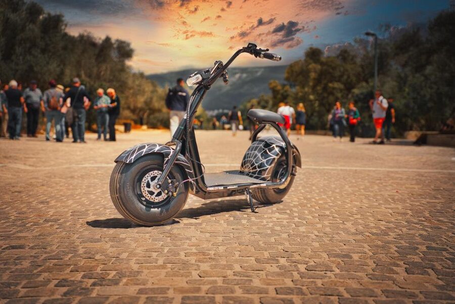 Athens: City Highlights Guided E-Scooter Tour - Why an e-scooter fits Athens center so well