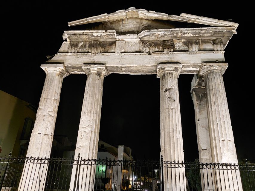 Athens: City Highlights Nighttime Walking Tour in Spanish - Syntagma Square and the Greek Parliament: Watch the Evzones