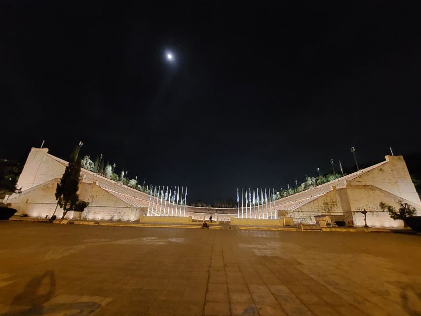 Athens: City Highlights Nighttime Walking Tour in Spanish - Zappeion Olympic Village and Panathenaic Stadium at Night