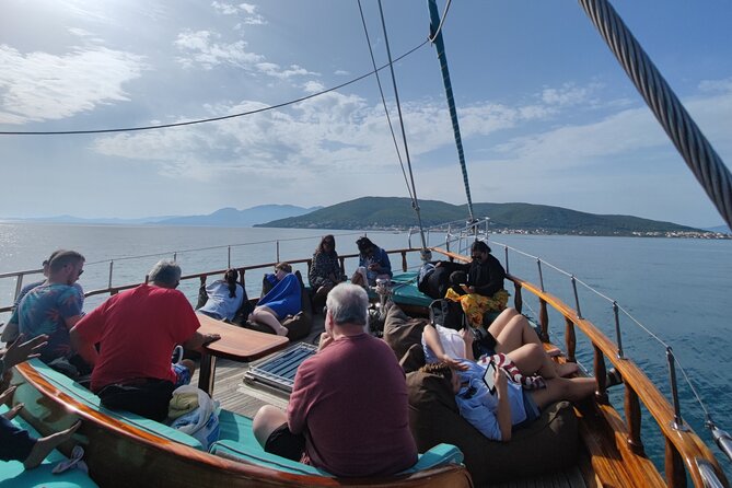 Athens cruise: Agistri, Moni/Metopi, Aegina with lunch & drinks - Aegina in One Hour: Pistachio Time and Quick Town Energy