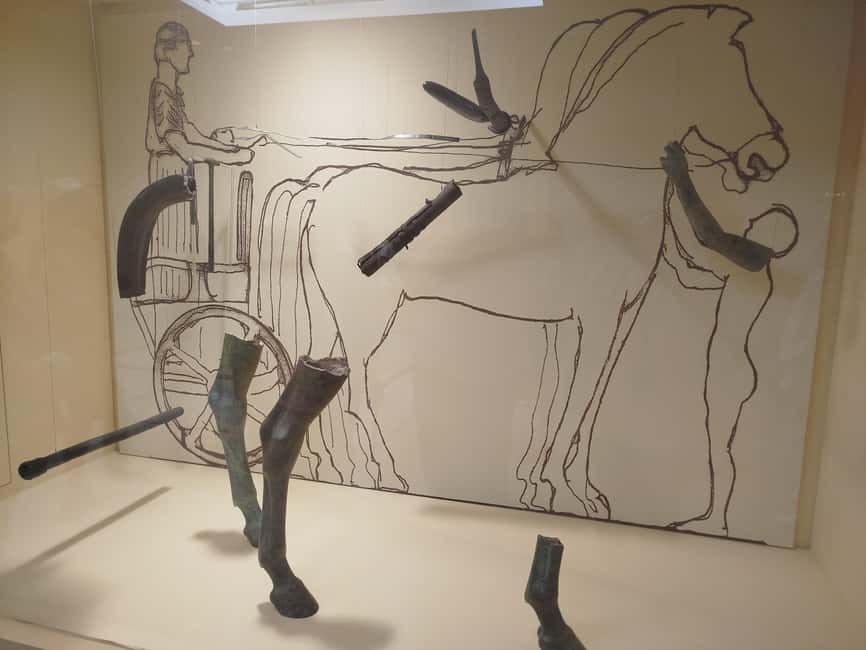Athens: Delphi and Arachova Day Trip with Guide - Delphi Museum: The Bronze Charioteer and Artifact Room Confidence