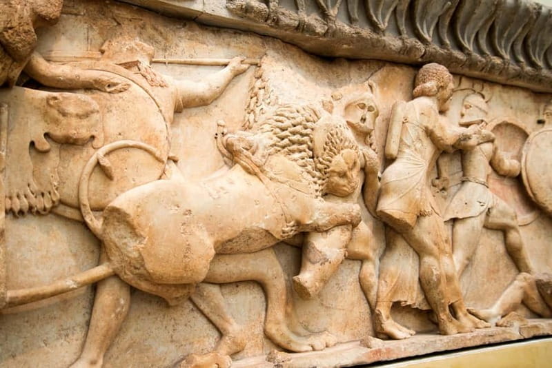 Athens: Delphi and Arachova Day Trip with Guide - Arachova Photo Stop: Cute Town Energy, Limited Time Reality