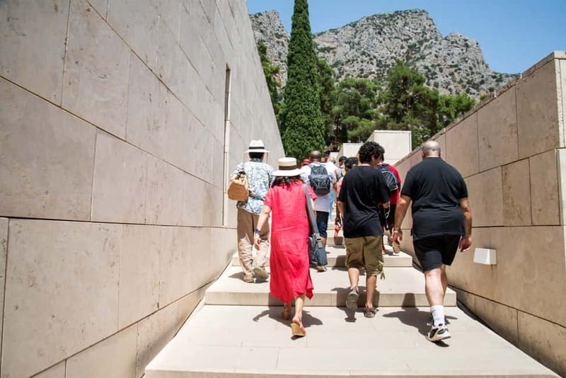 Athens: Delphi and Arachova Day Trip with Guide - Bus Comfort, Audio Gear, and the Realities of an 11-Hour Day