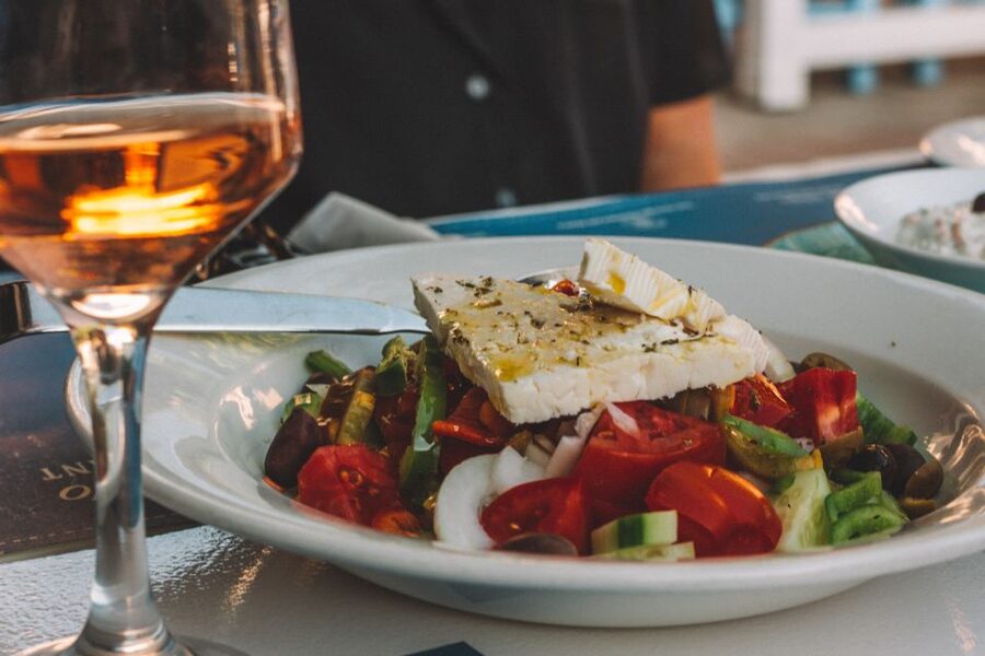 Athens: Evening Guided Walking Tour with Plaka & Dinner - Hadrian’s Arch and the Temple of Zeus Ruins at Night