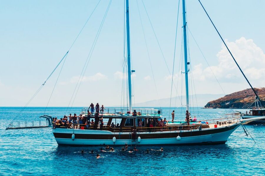 Athens: Full-Day Island Hopping Cruise with Lunch & Transfer - Key Points at a Glance