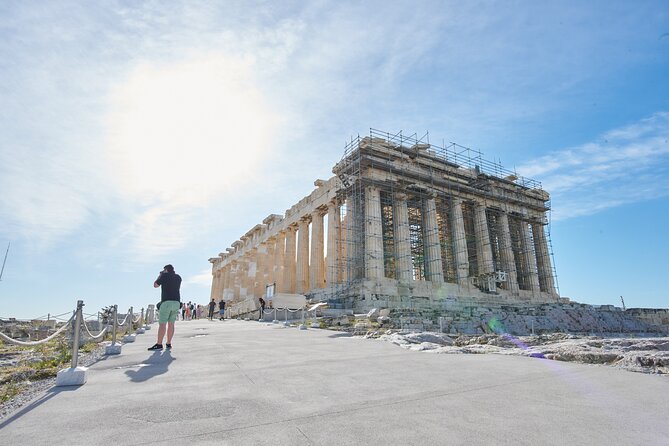 Athens Full Day Private Tour - Koukaki lunch with pitta gyros, Greek salad, and baklava