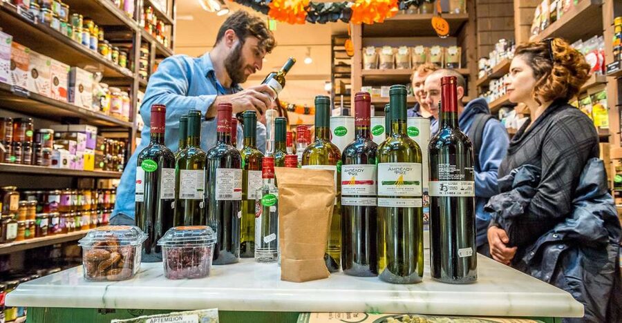 Athens: Greek Food Discovery Small Group Walking Tour - Why Athens food tastes better when it comes with context