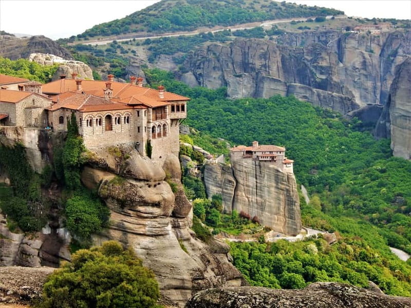Athens: Guided Tour to Meteora Monasteries & Hermit Caves - Why Meteora makes sense as a same-day trip from Athens