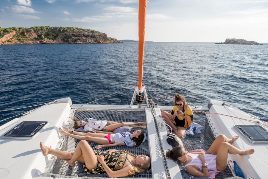 Athens: Half-Day Sunset Catamaran Cruise with Meal & Drinks - What four hours looks like, and how to place it in your Athens schedule