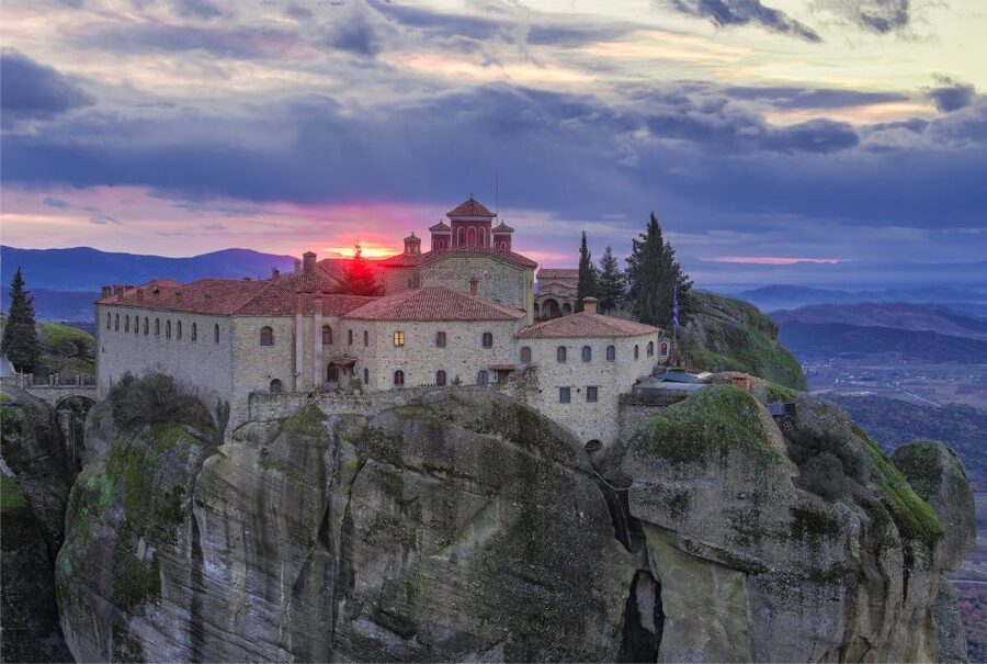 Athens: Meteora 2-Day Trip with Hotel, Sunset & Morning tour - The Hotel Setup in Kalambaka: Comfort Plus a Meteora View