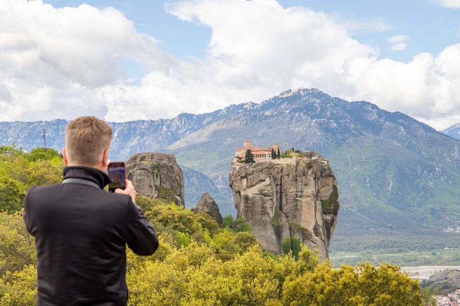 Athens: Meteora Monasteries Day Tour with Lunch - The photo-stop circuit: seeing all 8 monasteries without rushing