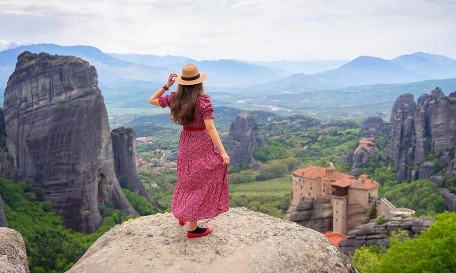 Athens: Meteora Monasteries Day Trip with Caves and Lunch - Athens to Meteora: why this is a long day worth doing