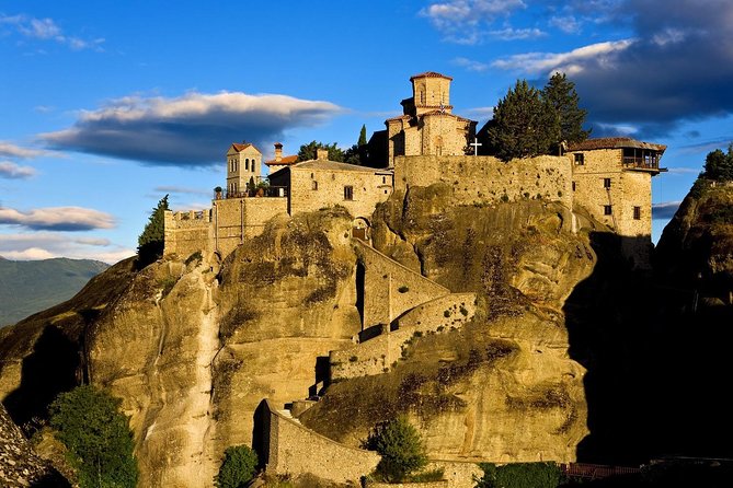 Athens: Meteora Monasteries, Hermit Caves Tour with Pickup - Varlaam and Great Meteoron interiors: what to focus on