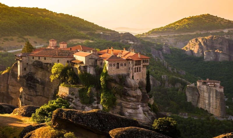 Athens: Meteora Tour with Local Guide and Greek Lunch - Money and Dress Code: Cash-Only Entrance Fees and What to Wear