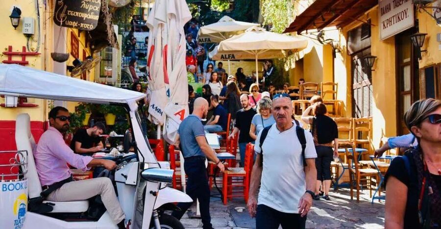 Athens: Private Evening Sightseeing Tour by Electric Tuk-Tuk - Parliament Square to the Tomb of the Unknown Soldier: the formal start