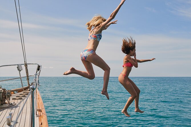 Athens Riviera Sunset Cruise with Snacks and Drinks Included - The 3-hour Athens Riviera sailing: what the evening schedule really means