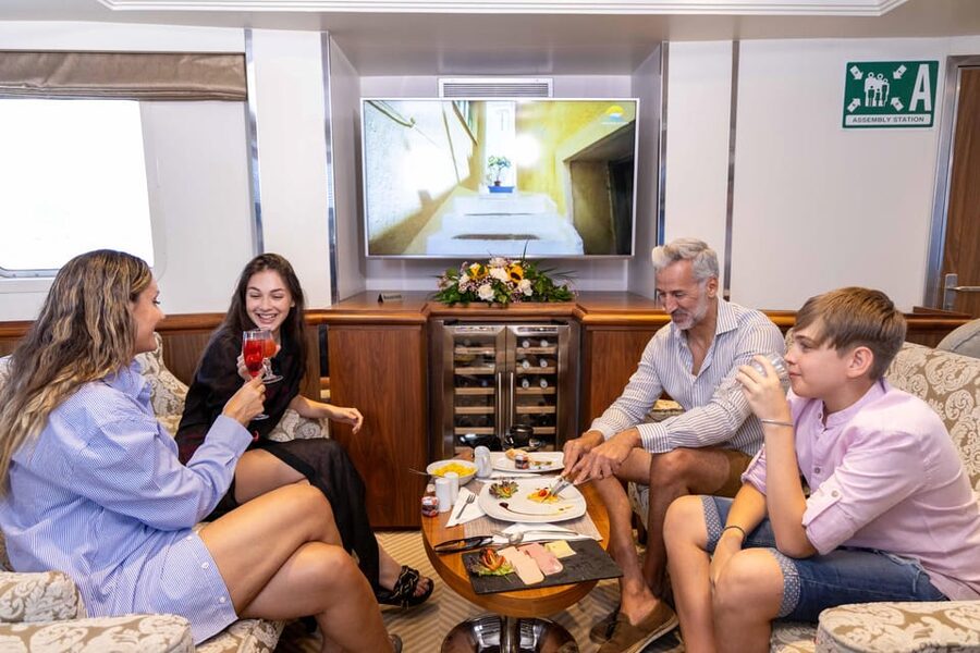 Athens: Saronic Islands Cruise with VIP Area Seating & Lunch - Boarding Day Logistics: Hotel Pickup and Getting on Board Smoothly