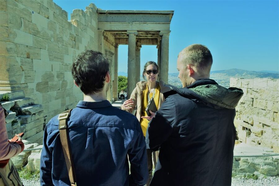 Athens: The Acropolis Guided Walking Tour in German - Why a German guided Acropolis walk feels easier than self-guided