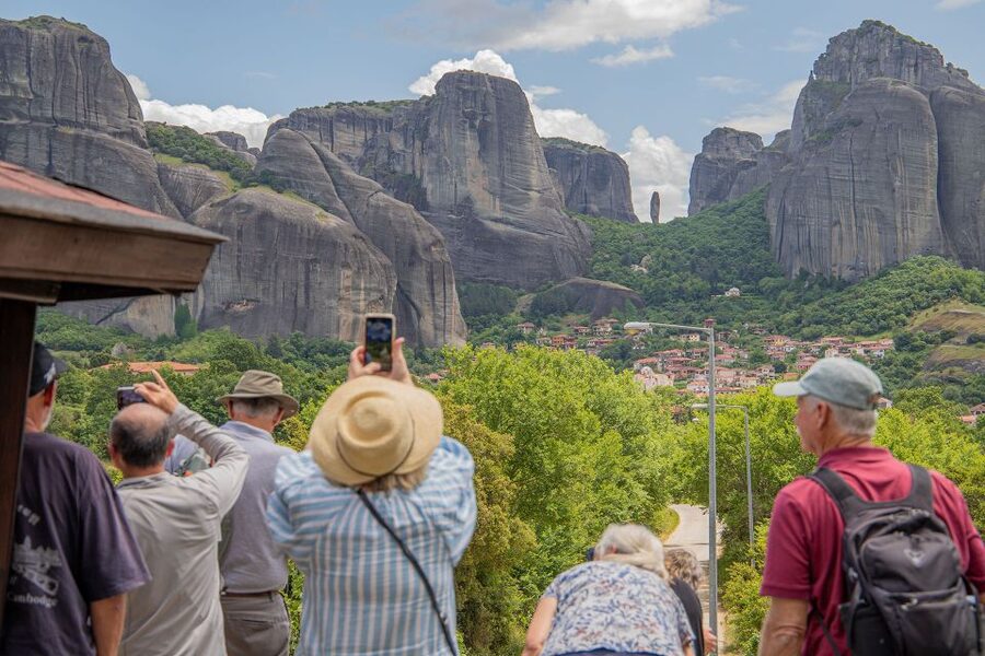 Athens to Meteora: Monasteries & Hidden Caves Bus Tour - Breaks and timing on a long day that still feels structured