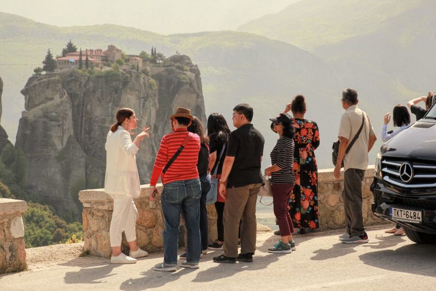 Athens to Meteora: Monasteries & Hidden Caves Bus Tour - The Meteora circuit: how you see 6 monasteries and enter 3