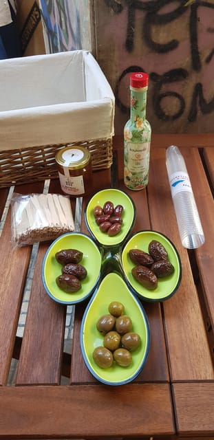Athens: Traditional Greek food tour in hidden spots - Guides Matter, and the Common Thread Is People Skills