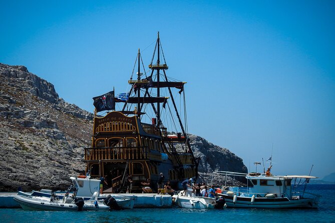 Barco De Pirata Cruise at 3 Islands in Greece - Boarding the Barco De Pirata: The Pirate-Ship Mood