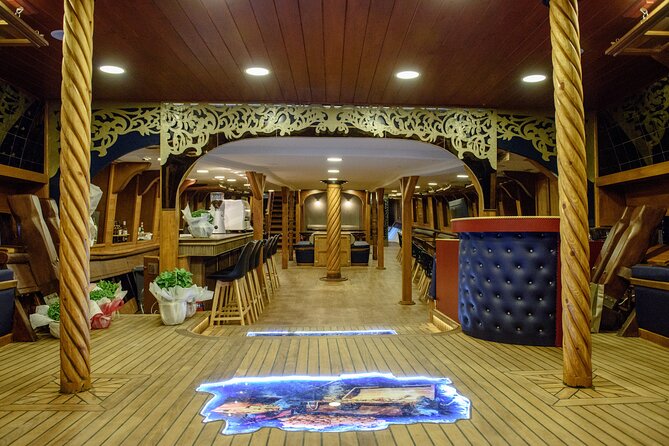 Barco De Pirata Cruise at 3 Islands in Greece - Stop 2 Pserimos: Harbour Atmosphere and the Sponge-Sales Reality