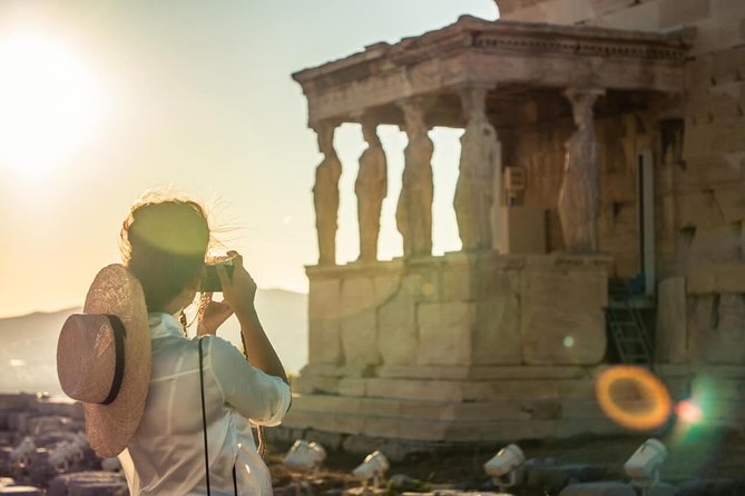 Beat the Heat Acropolis Tour - Small group - Finding the Tour at Hadrian’s Arch and Handling the Climb