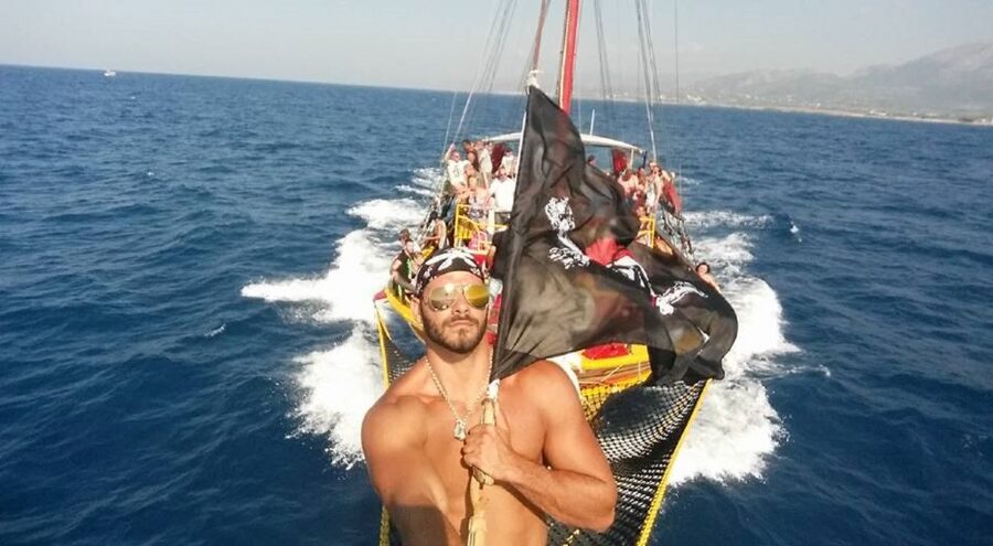 Black Rose Pirate Boat: 5-Hour Trip from Heraklion - The onboard pirate show: face paint, dancing, and kid captain moments
