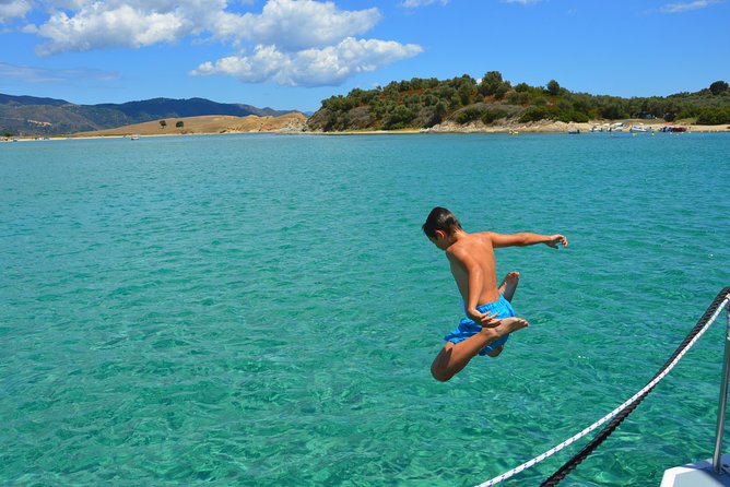 Blue Lagoon-Vourvourou Lunch Cruise from Ouranoupolis - Stop 1: Vourvourou Bay and the famous Blue Lagoon islet