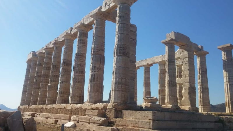Cape Sounion with Official Guide to the Temple of Poseidon - Photos at the cliff: wind, crowds, and a quick strategy