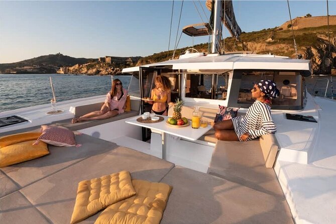 CATAMARAN Kleftiko Poliegos & Round of Milos Lunch with Openbar - Gerakas Beach: sand slides and the famous shape