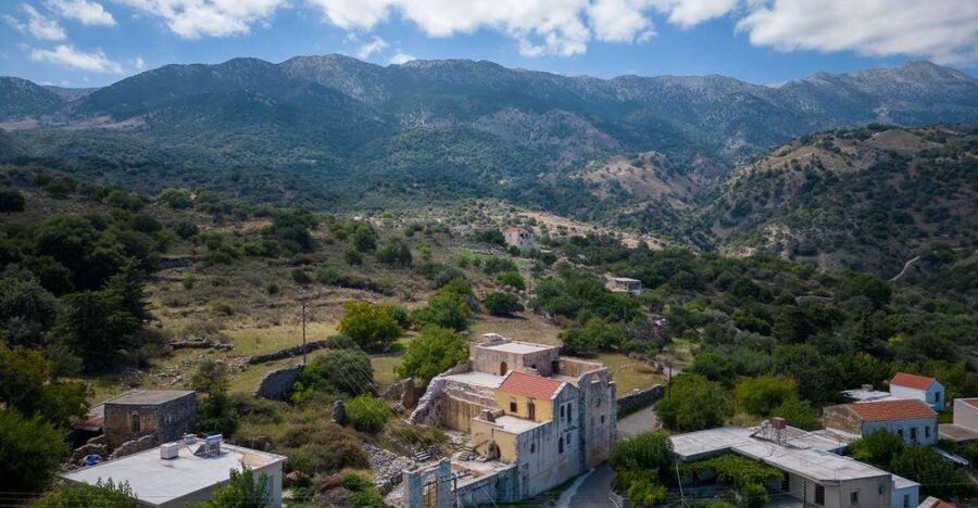 Chania: 7 Villages of Apokoronas Tour with Lunch - Pickup, comfort, and why the van matters here