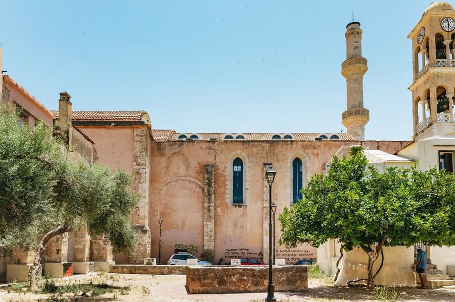 Chania: Old Town Highlights Guided Tour with Street Food - Old Town history and street food in one 4-hour walk