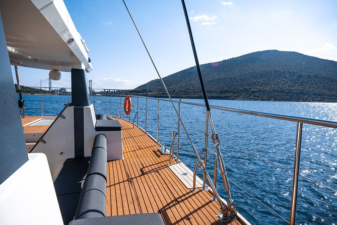 Comfort Max Catamaran Caldera Cruise with BBQ and Drinks - The photo run: Indian Rock and the Venetian Lighthouse